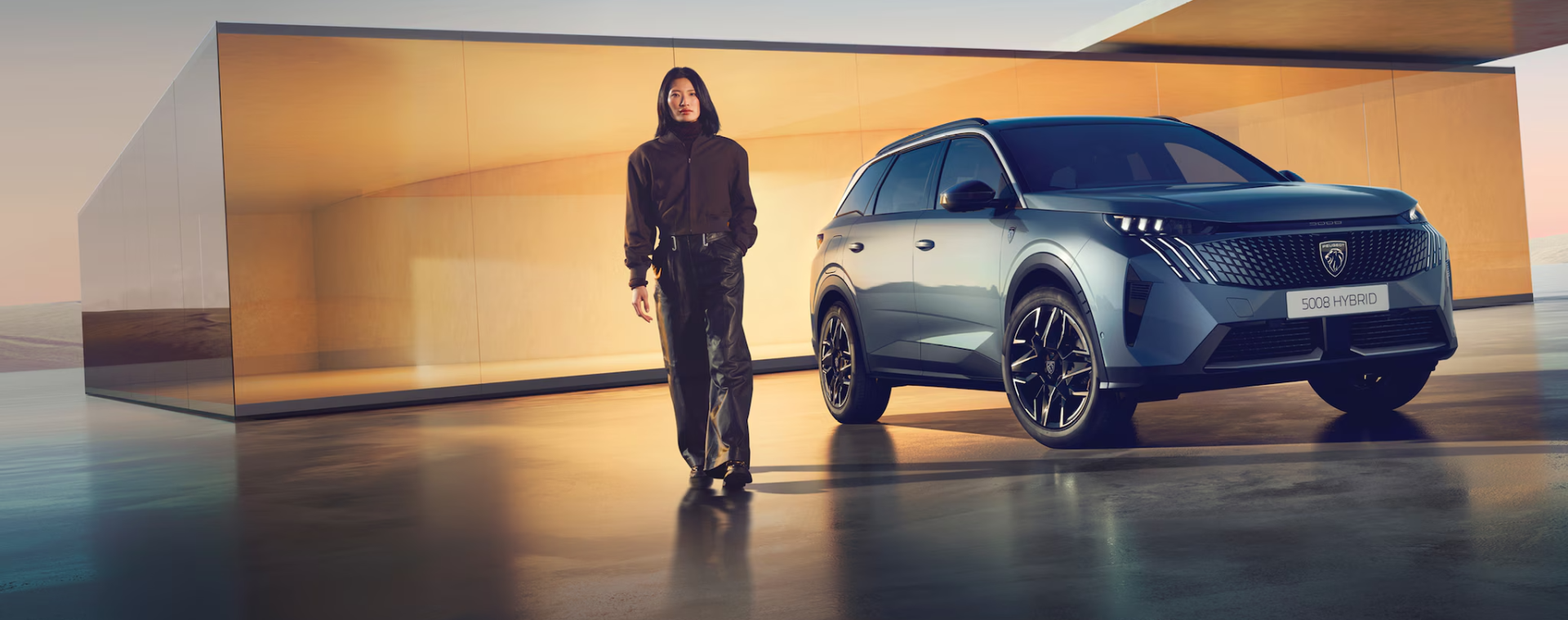 Peugeot-MY25-5008-Hybrid-Homepage-Desktop-2880x1620-NoText.png