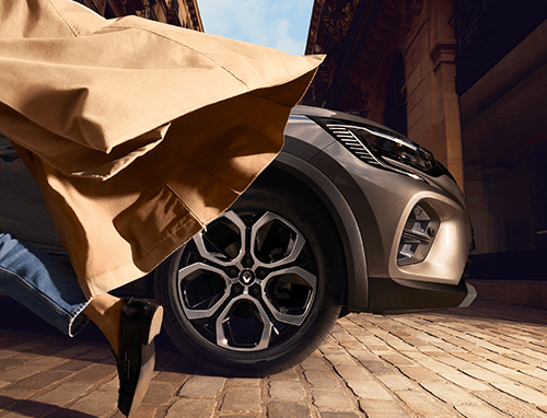 Woman walking past a Renault