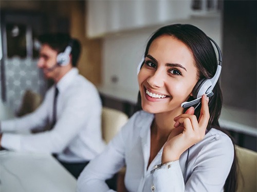 A Hyundai Trucks customer support lady.