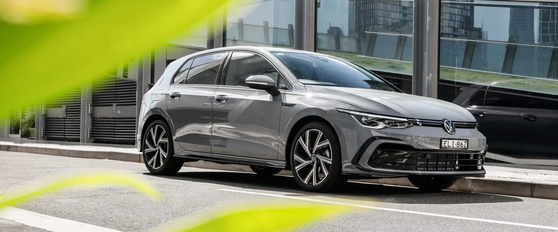 b019dfdd-2021_Volkswagen_Golf_R-Line_Moonstone_Grey_Premium_static_front_Australia-spec_CBrunelli-scaled.webp