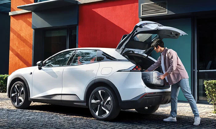 Deepal S07 electric SUV parked outdoors, showcasing sleek modern design and panoramic glass roof