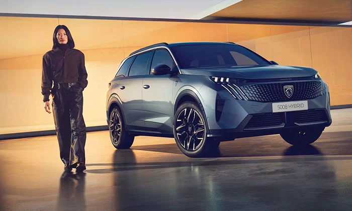 New 2025 Peugeot 5008 electric SUV – front view, showcasing modern design and advanced features
