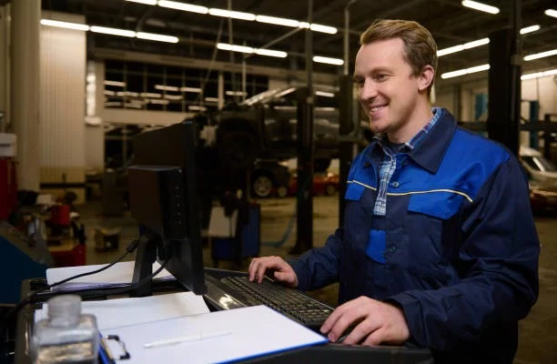 a-technician-garage-mechanic-typ.jpg