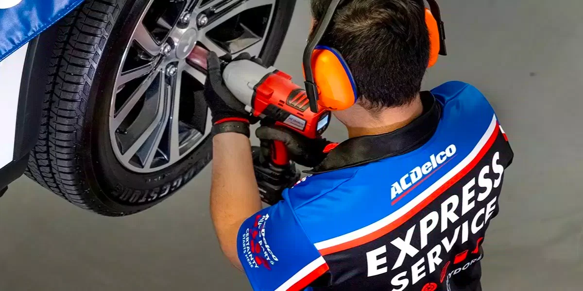 ACDelco Service Centre Car Service Technician Portside Adelaide